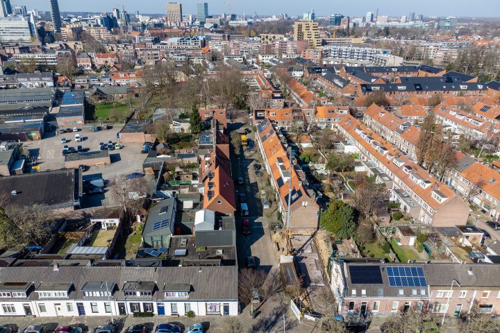 Startbouw van drie stadswoningen in Eindhoven